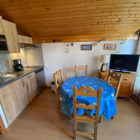 A Pres Des Pistes Et Du Lac, Avec Balcon - 25m², Parking Inclus - Fr-1-693-43 * Châtel